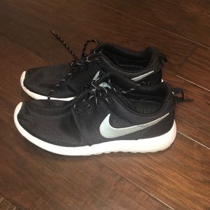 Women’s Black Nike Roshe One